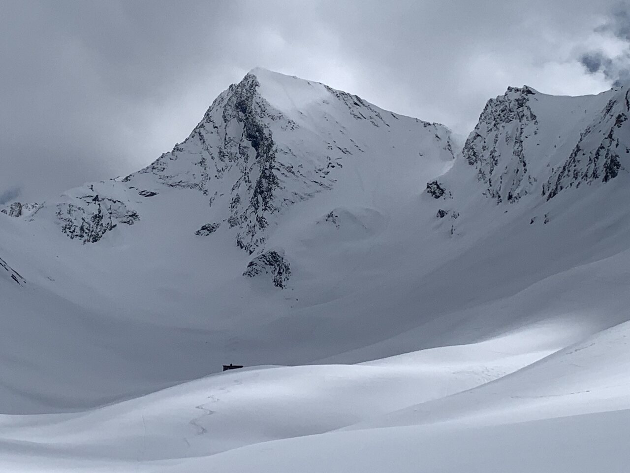 Granatenkogel ski tour in the Ötztal Alps – view 1