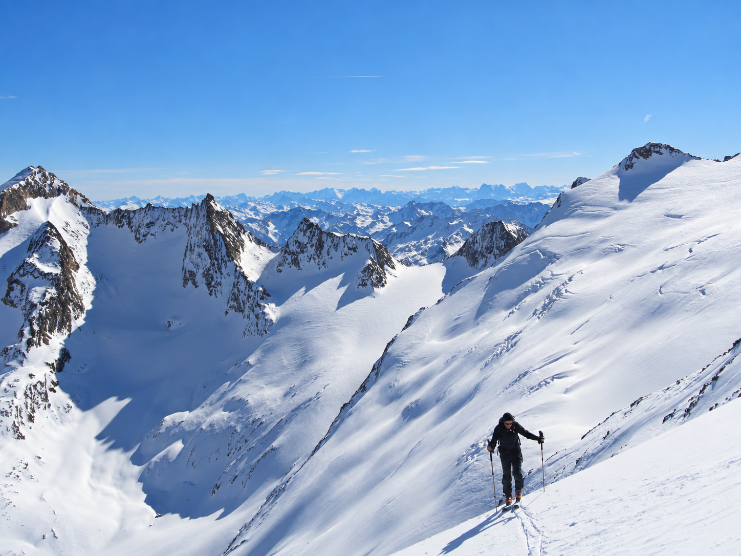 Ski tourer approaching the Vorderer Seelenkogel in the Ötztal Alps