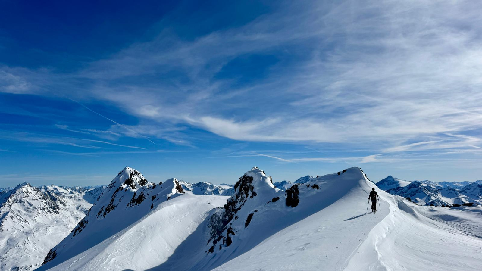 Classic Venter Runde ski traverse in the Ötztal Alps